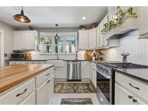 5135 N Cecelia Street Portland OR 97203