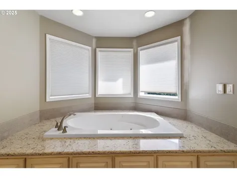 5021 NW 141st Street Vancouver WA 98685
