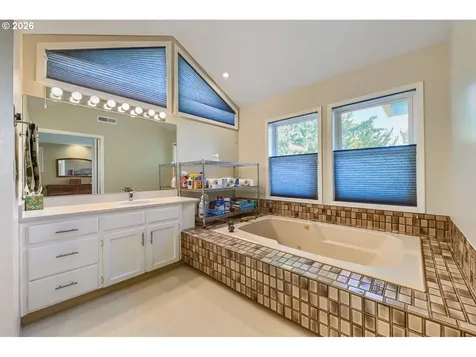 2902 SW Orchard Hill Place Lake Oswego OR 97035