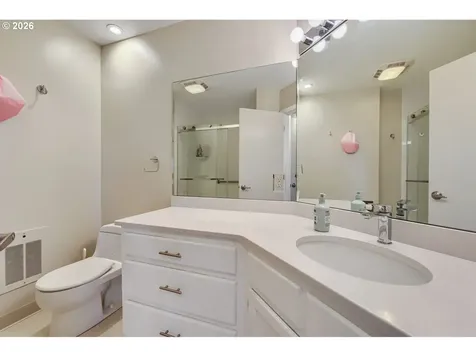 2902 SW Orchard Hill Place Lake Oswego OR 97035