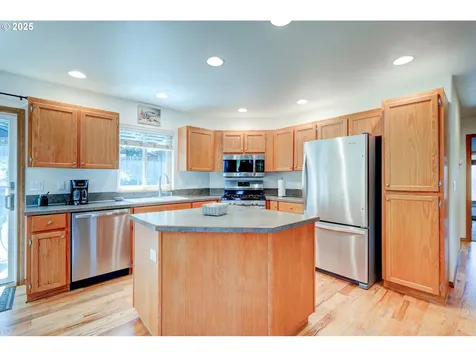 1868 NW Poppy Hills Drive Mcminnville OR 97128