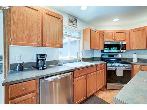 1868 NW Poppy Hills Drive Mcminnville OR 97128