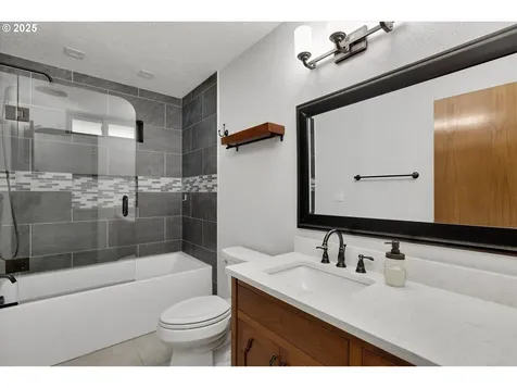17699 S Holly Lane Oregon City OR 97045