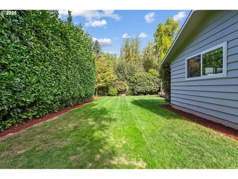 7565 SW 82nd Avenue Portland OR 97223