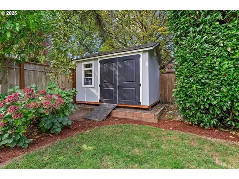 7565 SW 82nd Avenue Portland OR 97223