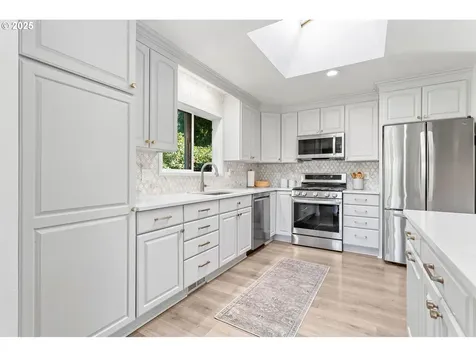 7565 SW 82nd Avenue Portland OR 97223