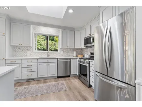 7565 SW 82nd Avenue Portland OR 97223