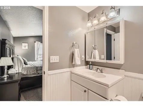 12107 NE 71st Street Vancouver WA 98682