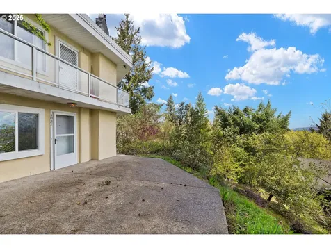 3020 SW 12th Avenue Portland OR 97239