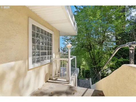 3020 SW 12th Avenue Portland OR 97239