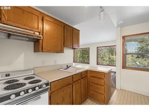 3020 SW 12th Avenue Portland OR 97239
