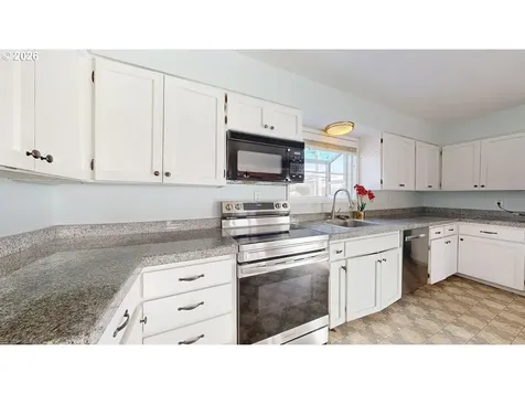 1214 Ransom Avenue Brookings OR 97415