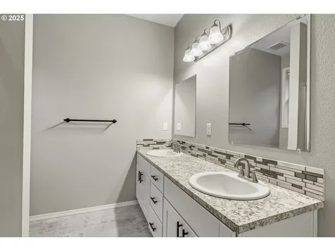 1783 Lewis River Road Woodland WA 98674