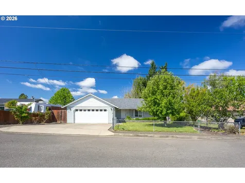 4216 Stella Street Roseburg OR 97471
