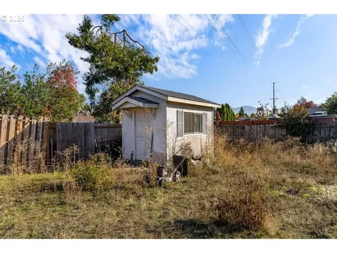 3046 Crystal Mountain Avenue Medford OR 97504