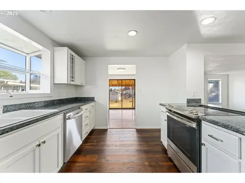 3046 Crystal Mountain Avenue Medford OR 97504