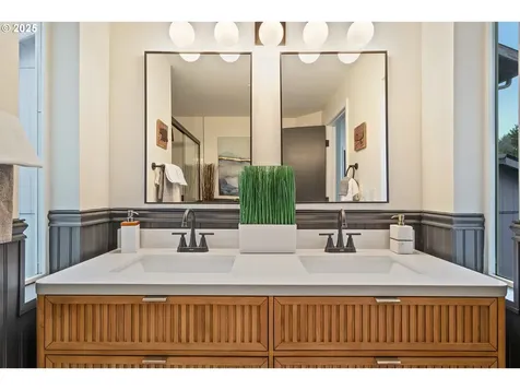17231 NW Oakley Court Portland OR 97229