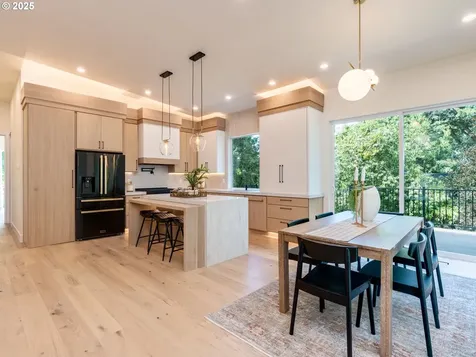 9541 SW 62nd Drive Portland OR 97219