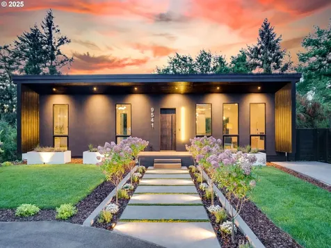 9541 SW 62nd Drive Portland OR 97219