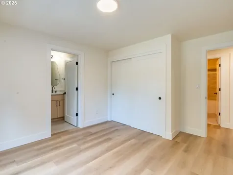 9541 SW 62nd Drive Portland OR 97219
