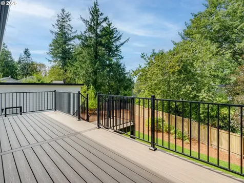 9541 SW 62nd Drive Portland OR 97219