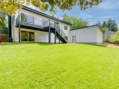 9541 SW 62nd Drive Portland OR 97219