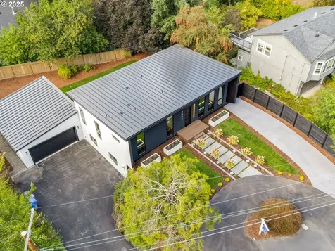 9541 SW 62nd Drive Portland OR 97219