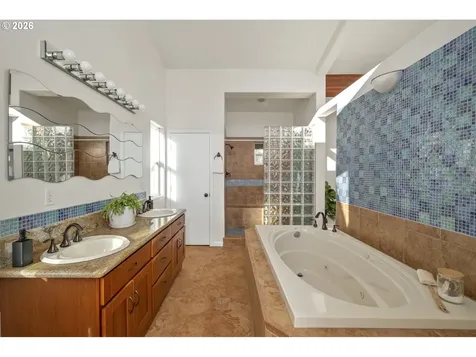 2704 Orchard Hill Lane Lake Oswego OR 97035