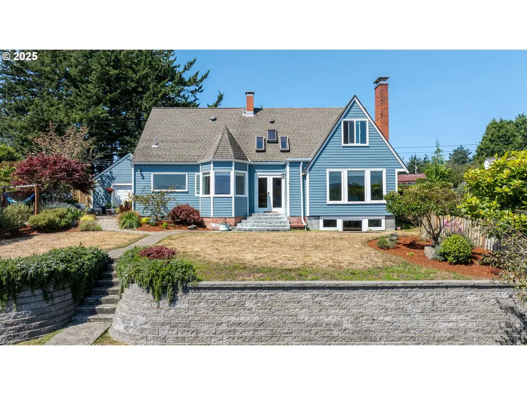 1371 Bayview Street North Bend OR 97459