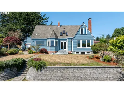 1371 Bayview Street North Bend OR 97459