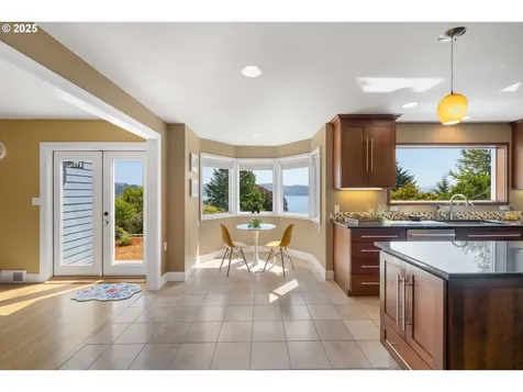 1371 Bayview Street North Bend OR 97459