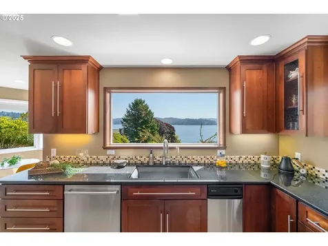 1371 Bayview Street North Bend OR 97459