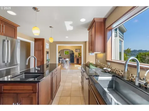 1371 Bayview Street North Bend OR 97459