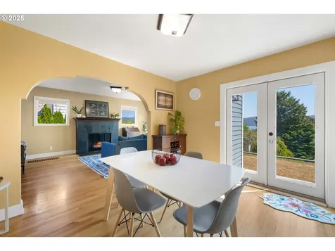 1371 Bayview Street North Bend OR 97459