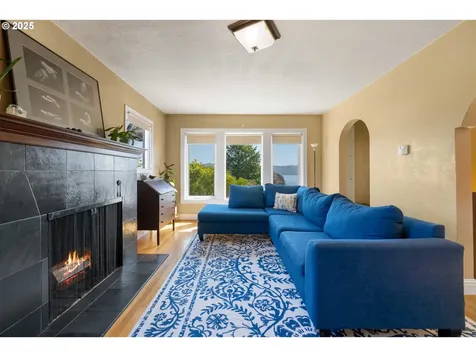 1371 Bayview Street North Bend OR 97459