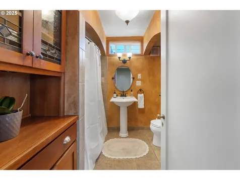 1371 Bayview Street North Bend OR 97459