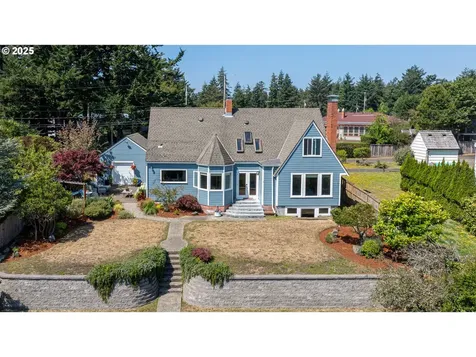 1371 Bayview Street North Bend OR 97459