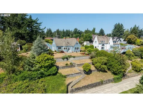 1371 Bayview Street North Bend OR 97459