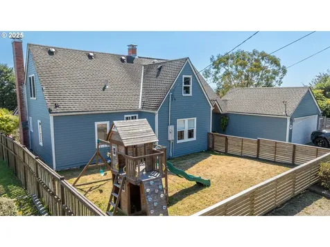 1371 Bayview Street North Bend OR 97459