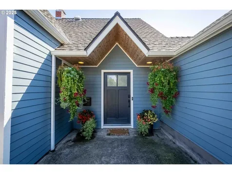 1371 Bayview Street North Bend OR 97459