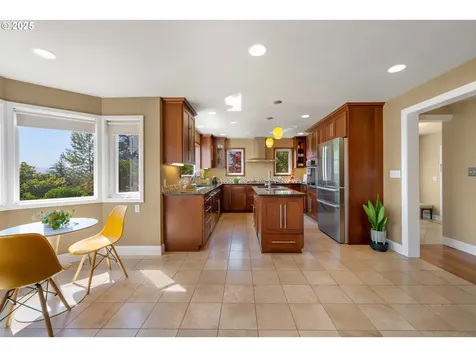 1371 Bayview Street North Bend OR 97459