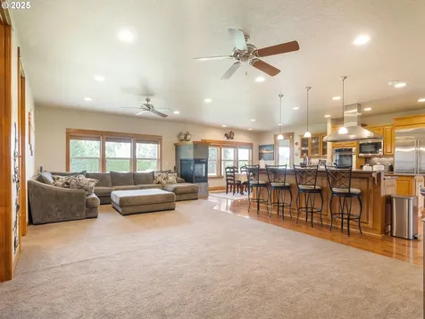 19601 Boones Ferry Road NE Hubbard OR 97032