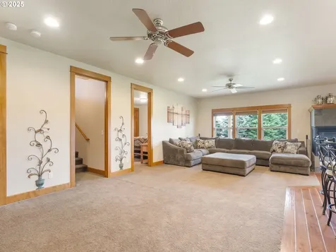 19601 Boones Ferry Road NE Hubbard OR 97032