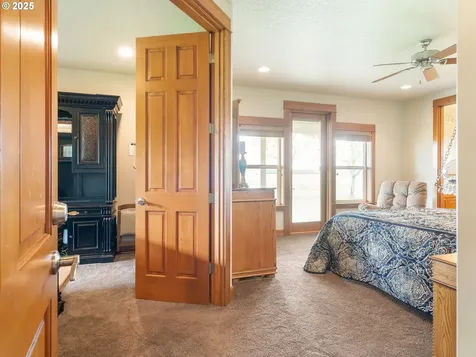 19601 Boones Ferry Road NE Hubbard OR 97032