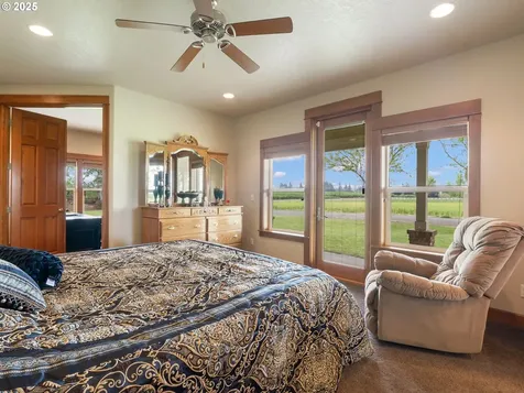 19601 Boones Ferry Road NE Hubbard OR 97032