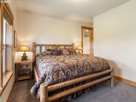19601 Boones Ferry Road NE Hubbard OR 97032