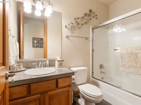 19601 Boones Ferry Road NE Hubbard OR 97032