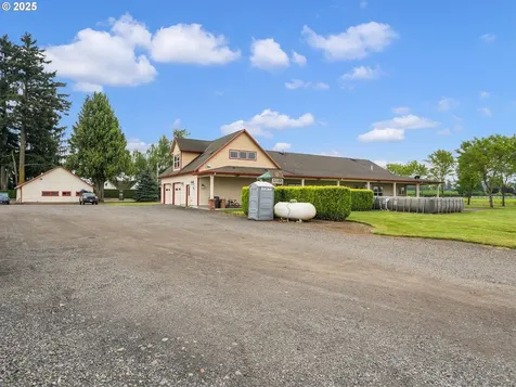 19601 Boones Ferry Road NE Hubbard OR 97032