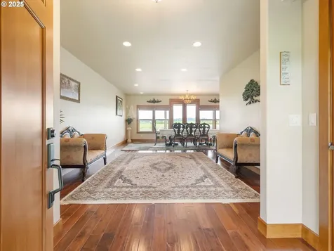 19601 Boones Ferry Road NE Hubbard OR 97032