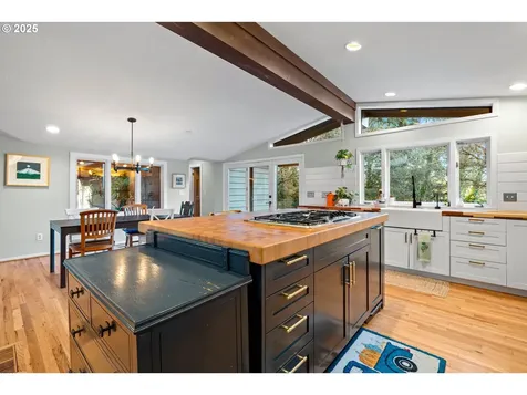 11612 SW Lancaster Road Portland OR 97219